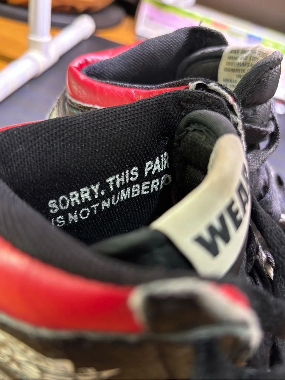 NIKE AIR JORDAN 1 YOUTH SNEAKERS.